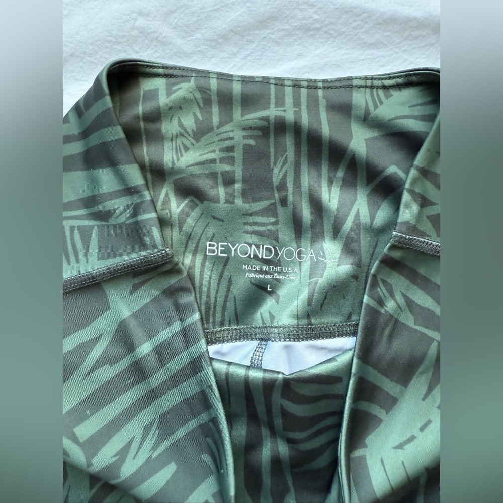 Beyond Yoga High Waisted Green Bamboo Fields Cropped Leggings Large - Picture 5 of 13